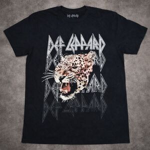 Def Leppard Band Tee Large Black Leopard Graphic Rock T-Shirt Vintage Style